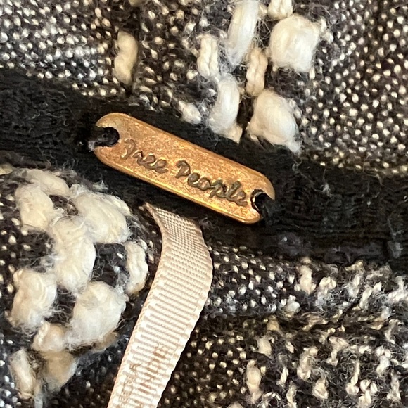 Free People women’s size medium (fits on the bigger side) Textured Knit Poncho - Picture 2 of 14